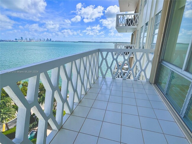 Foto del edificio - 1430 Brickell Bay Dr