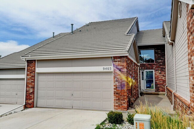 Building Photo - Beautiful luxury townhome style condominiu...