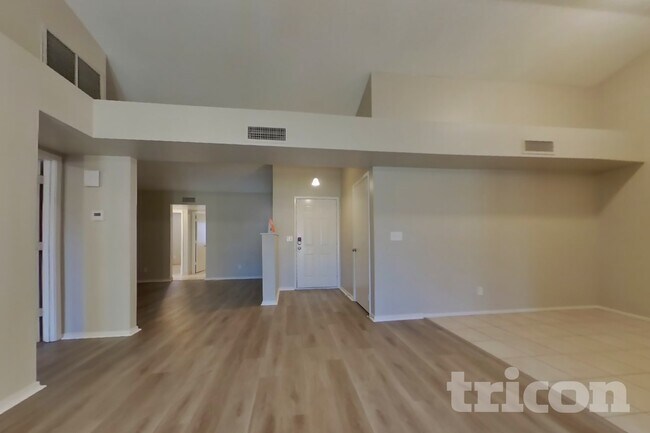 Foto del edificio - 102 W Ivyglen St