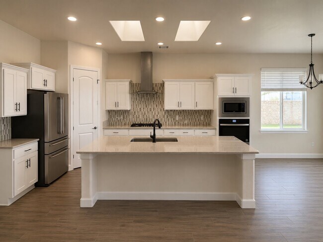 Building Photo - 876 Eastwell Dr