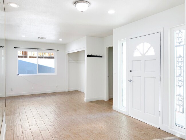 Building Photo - 53720 Avenida Obregon
