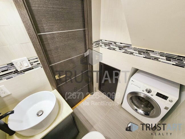 Foto del edificio - 12135 Academy Rd