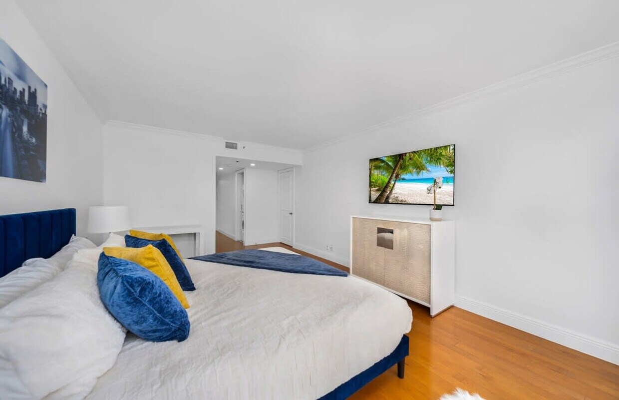 Foto principal - 1717 N Bayshore Dr