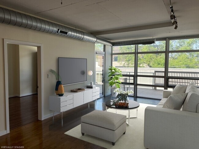 Building Photo - 1610 W Fullerton Ave