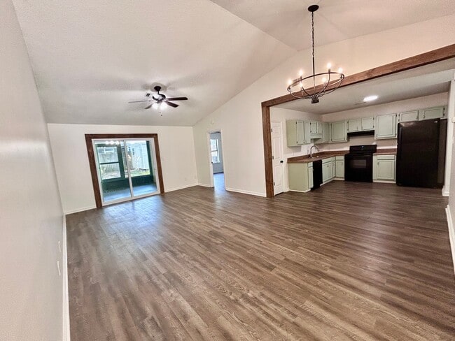 Building Photo - 318 Somerset Dr
