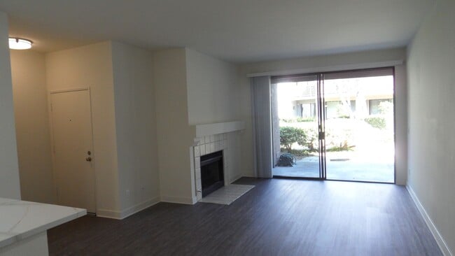 Building Photo - Remodeled, ground level, 1 bedroom, 1 bath condo in Lakeside Garden Grove Community