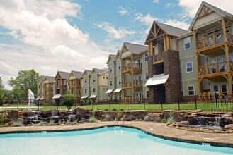 Building Photo - 204-1004 Kelly Rd