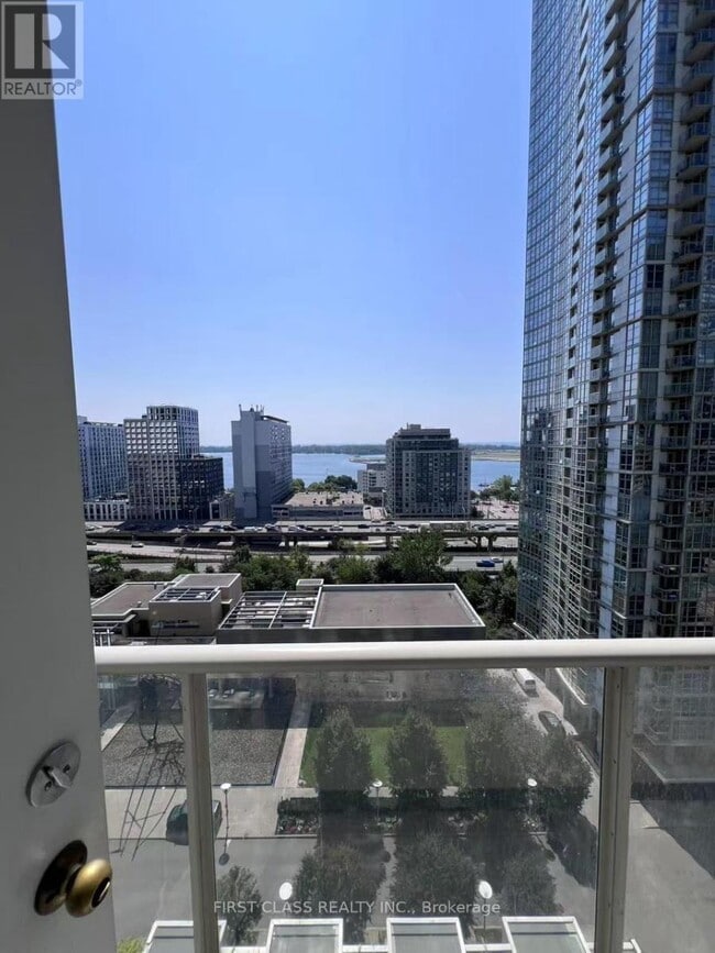 Building Photo - 10-1810 Navy Wharf Ct