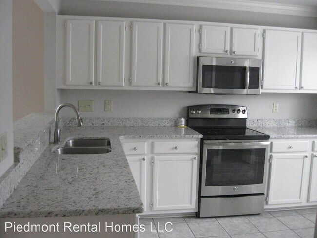 Building Photo - 2 br, 2 bath House - 2 Valley Stream Court