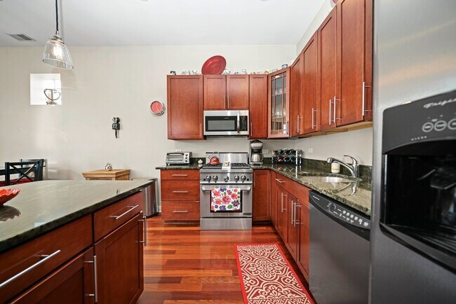 Foto del edificio - 2706 W Armitage Ave