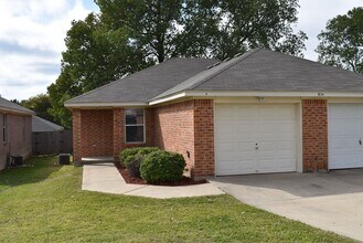 Building Photo - 934 Rosewood Dr