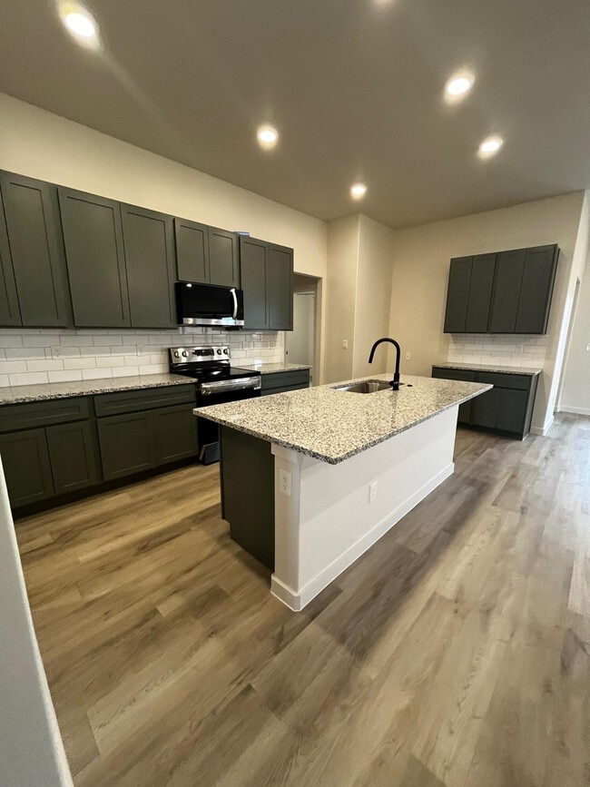 Building Photo - 2016 Cottonwood Ave