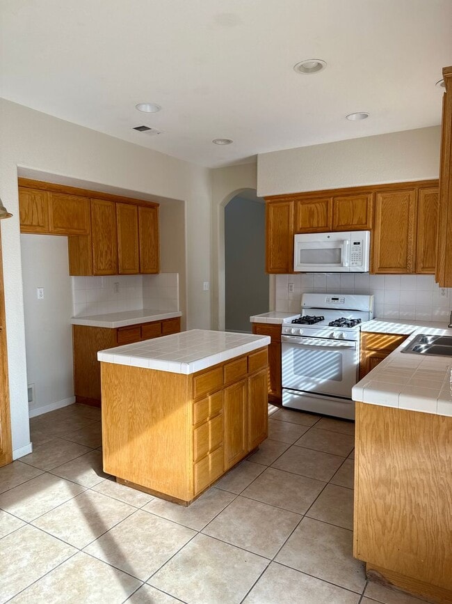 Foto del edificio - Looking for a four bedroom?