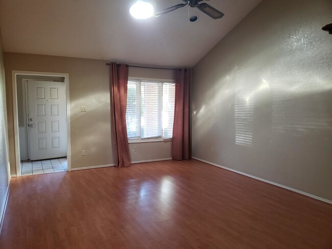 Building Photo - 102 N Troy Ave