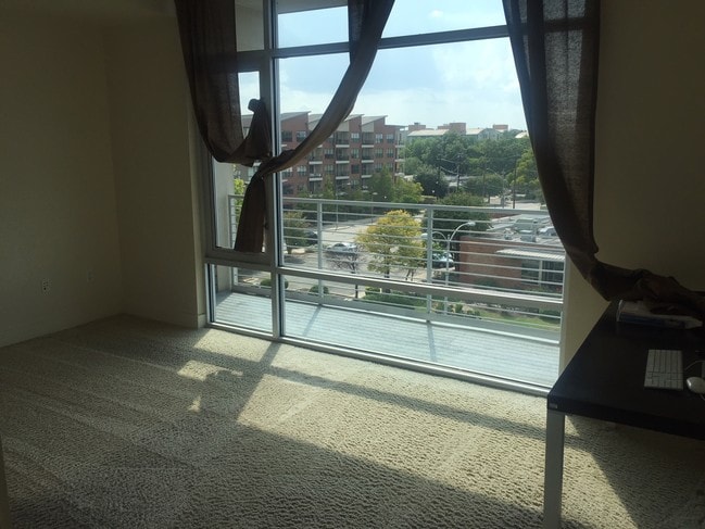 Building Photo - 210 Lee Barton Dr