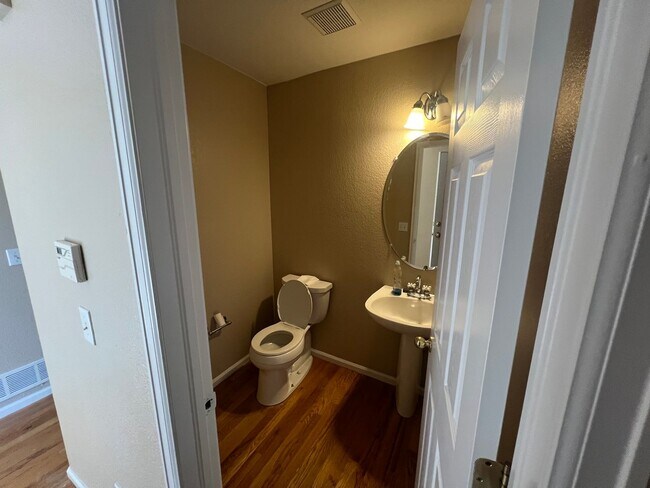 Foto del edificio - Stunning Home for Rent in Littleton - License #2024-BFN-0001484