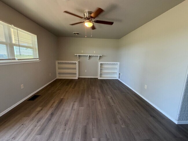 Building Photo - Guthrie Rental with 15 acres