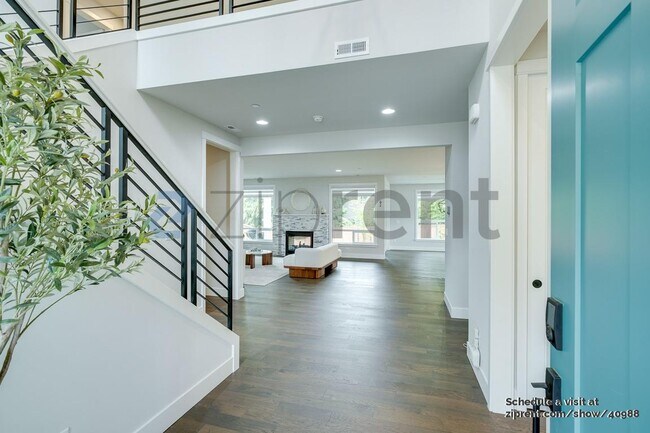 Building Photo - 22530 Meridian Ave S