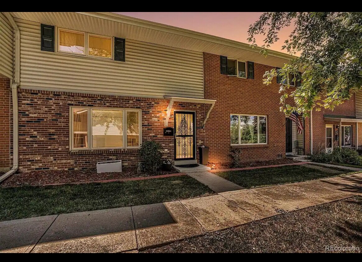 Exterior - 9022 E Mansfield Ave