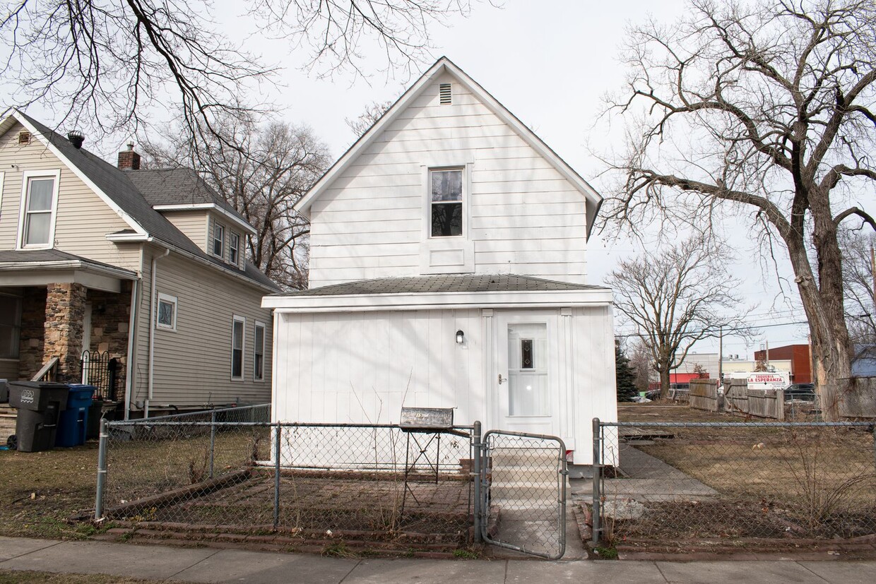 Primary Photo - 2 Bedroom 1 Bathroom home