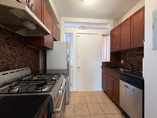 Building Photo - 100 Wayne St