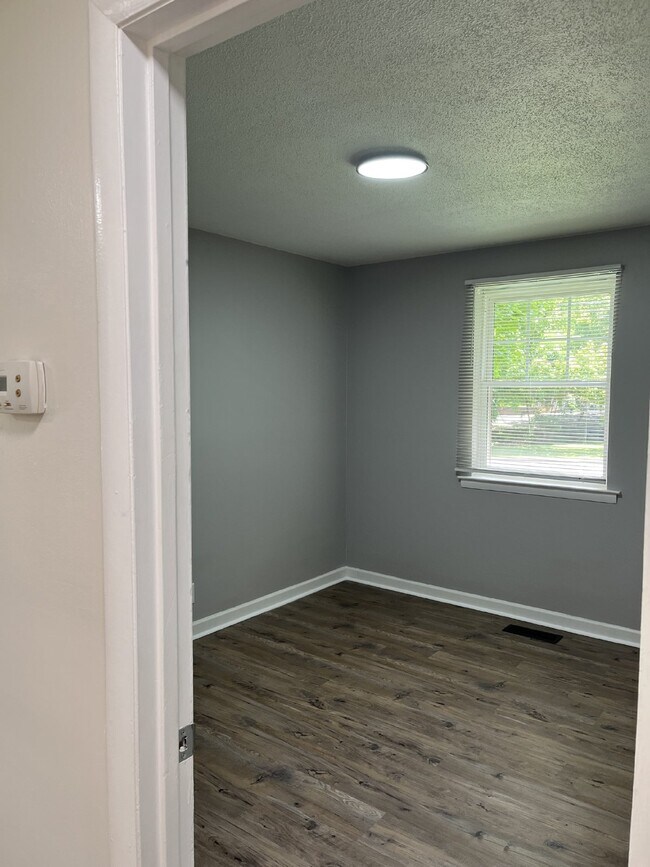 Building Photo - "Charming 3-Bed Home at 1527 Cherry Tree D...