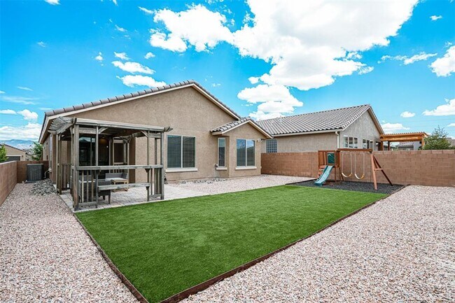 Building Photo - 4 Bedroom Almost New Pulte home for rent