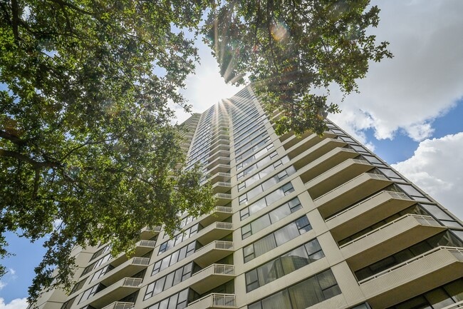 Building Photo - 15 Greenway Plz