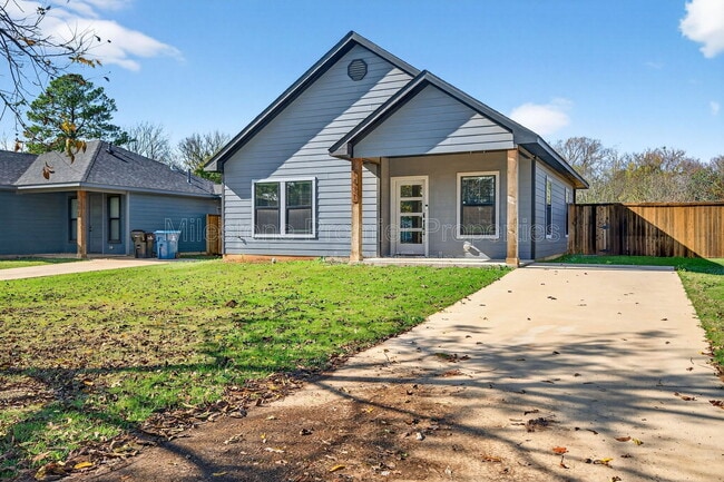 Building Photo - 1431 S 7th Ave