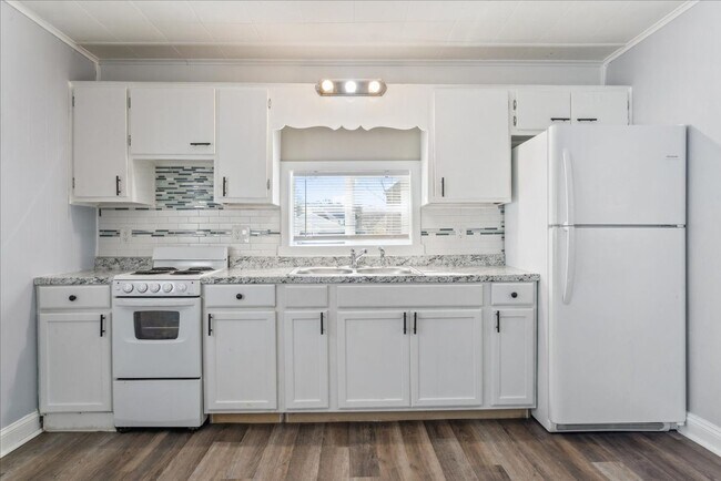 Building Photo - 222 Woodhaven Rd