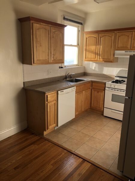 Building Photo - Top floor 1 bedroom in Pacific Heights
