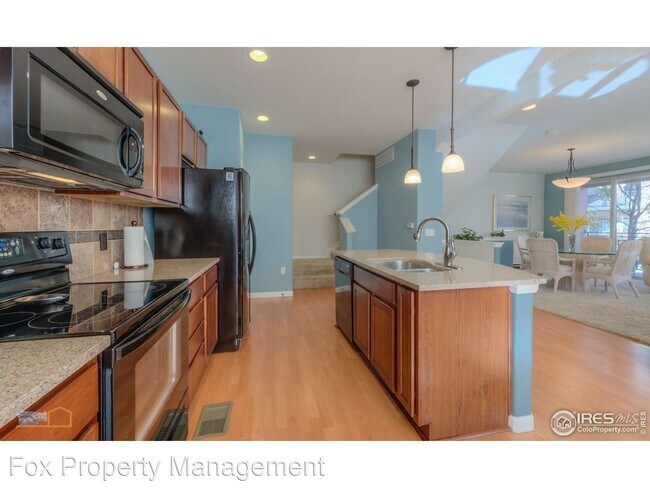 Building Photo - 3 br, 2.5 bath House - 13452 Via Varra