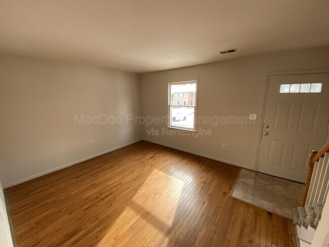 Foto del edificio - 212 Farrell Ln