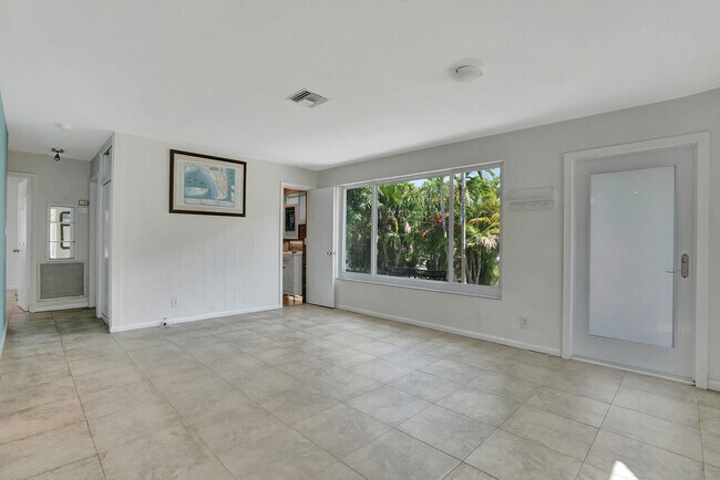 Building Photo - 809 SE 14th Ct