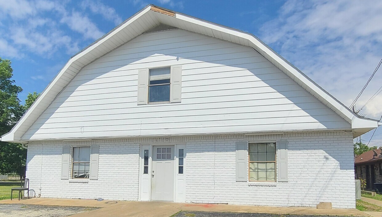 Primary Photo - 1015 S 2nd Ave