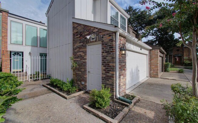 Foto del edificio - 5867 Sugar Hill Dr