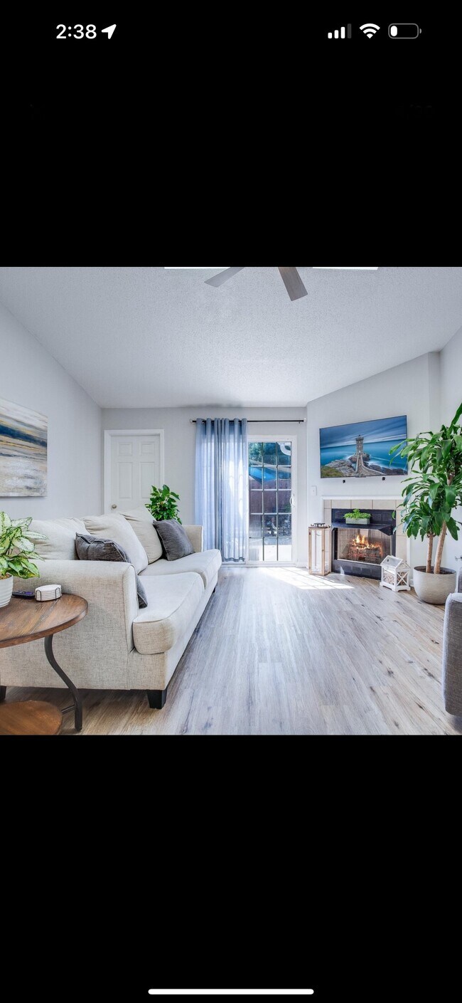 Foto del edificio - 1445 Amanda Park Ln