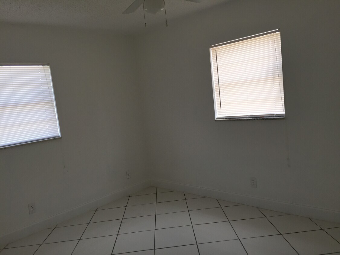 Building Photo - 5931 S 38th Ct