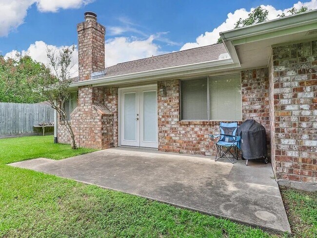 Foto del edificio - 22019 Knoll Lake Ln