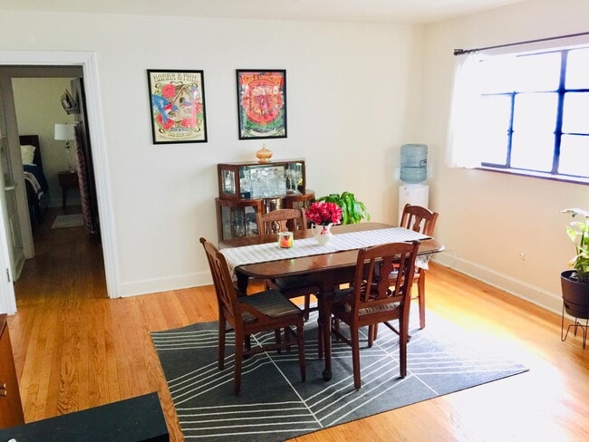 Dining room with lot of natural light - 1614 Ferndale Pl