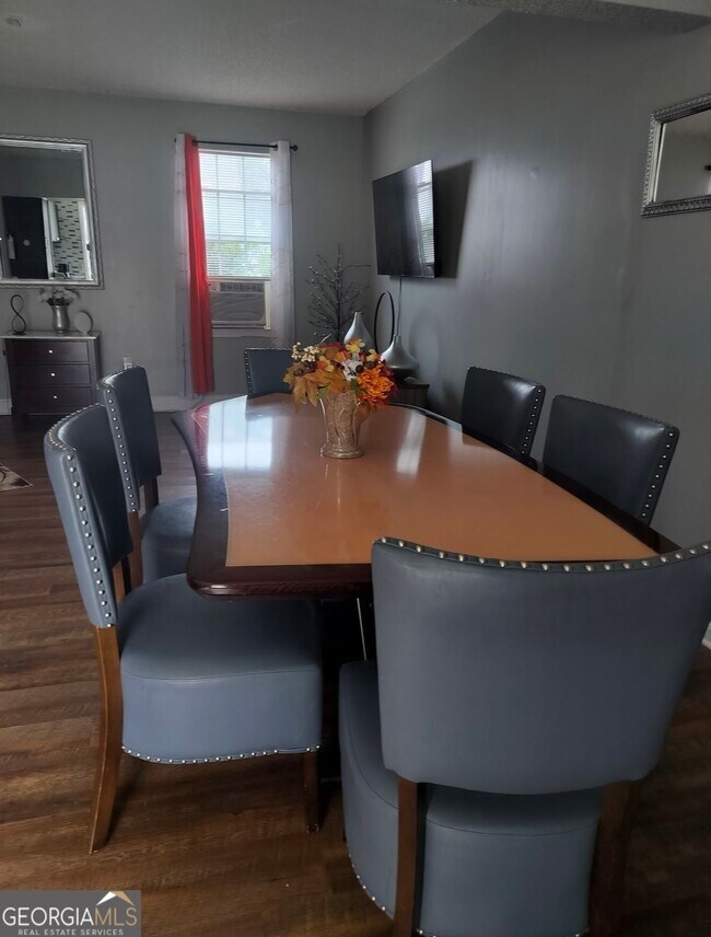 Foto del edificio - 7567 Sugarcreek Dr