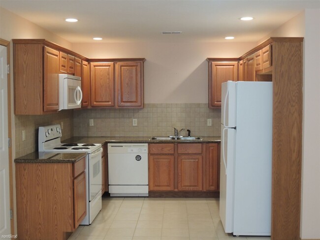 Building Photo - 3 br, 2 bath Duplex - 631 Rilynn Avenue