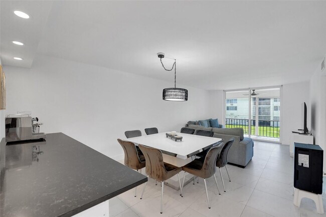 Foto del edificio - 8911 S Hollybrook Blvd