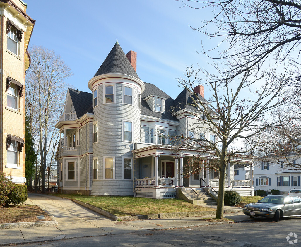 Building Photo - 140 Cottage St