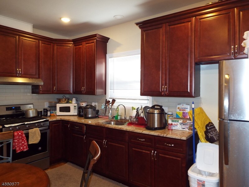 Foto principal - 239 Windsor St