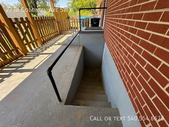 Foto del edificio - 2738 Colonial Ave SW