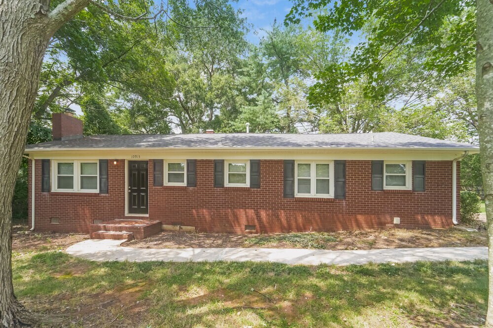 Primary Photo - 10915 Brief Rd