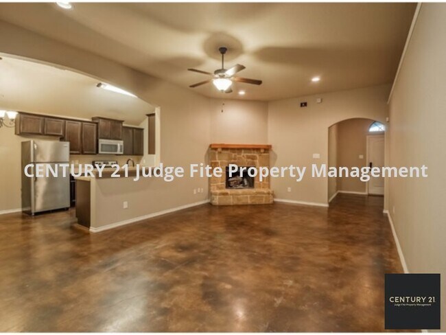 Building Photo - Beautiful 3/2/2 in Stephenville for Rent!