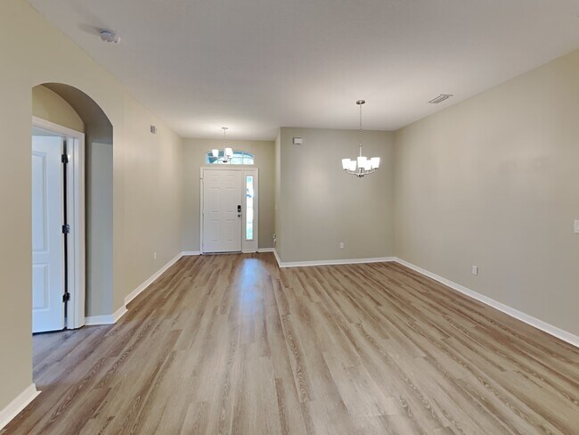 Building Photo - 832 Silvertip Rd