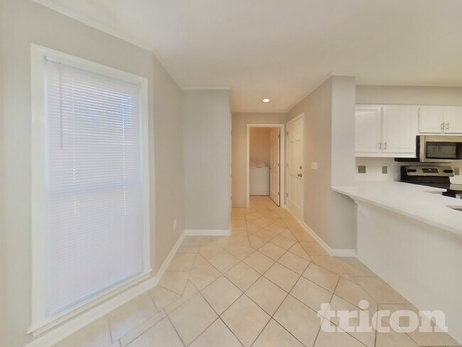 Foto del edificio - 100 Hillcrest Point